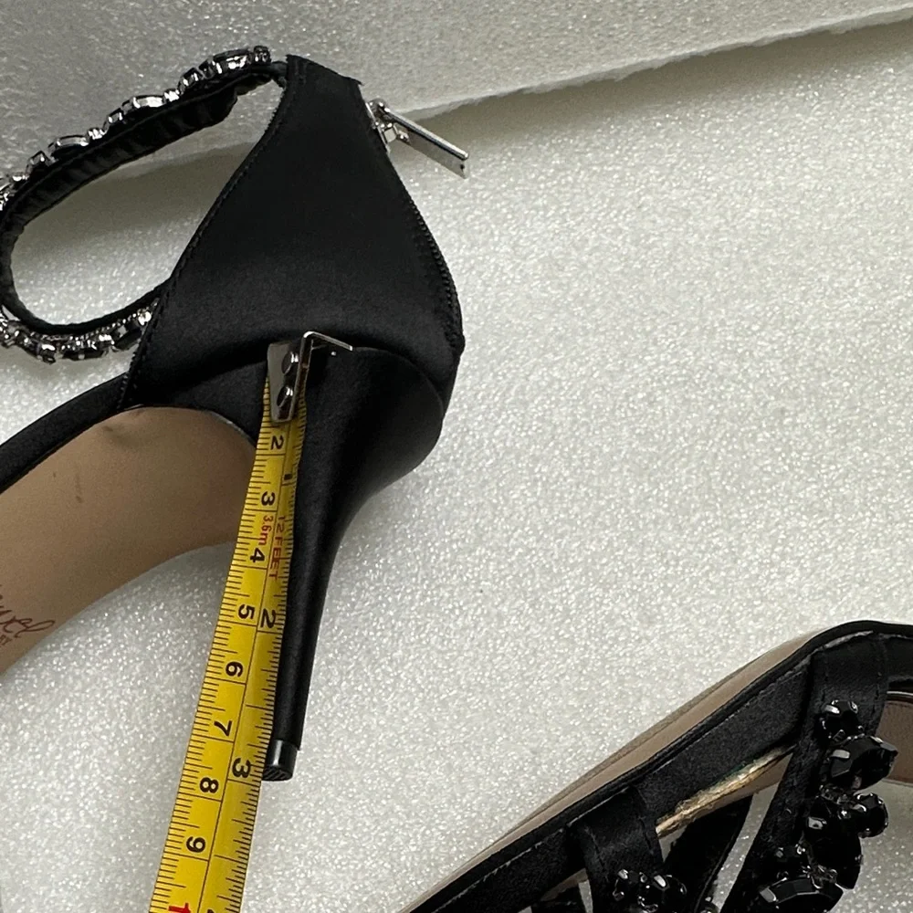 Jewel badgley mischka Elegant Black Beaded Women's Sandals size 7.5